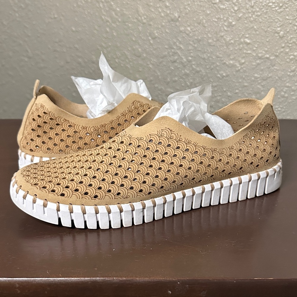 Ilse Jacobsen Tan Perforated Slip-Ons with White Soles - Picture 4 of 9